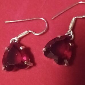 MOZAMBIQUE RED GARNET HEARTSHAPE DANGLE EARRINGS.